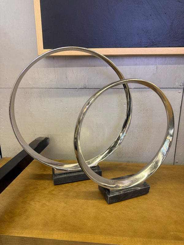 ESCULTURA DOS AROS  PLATA