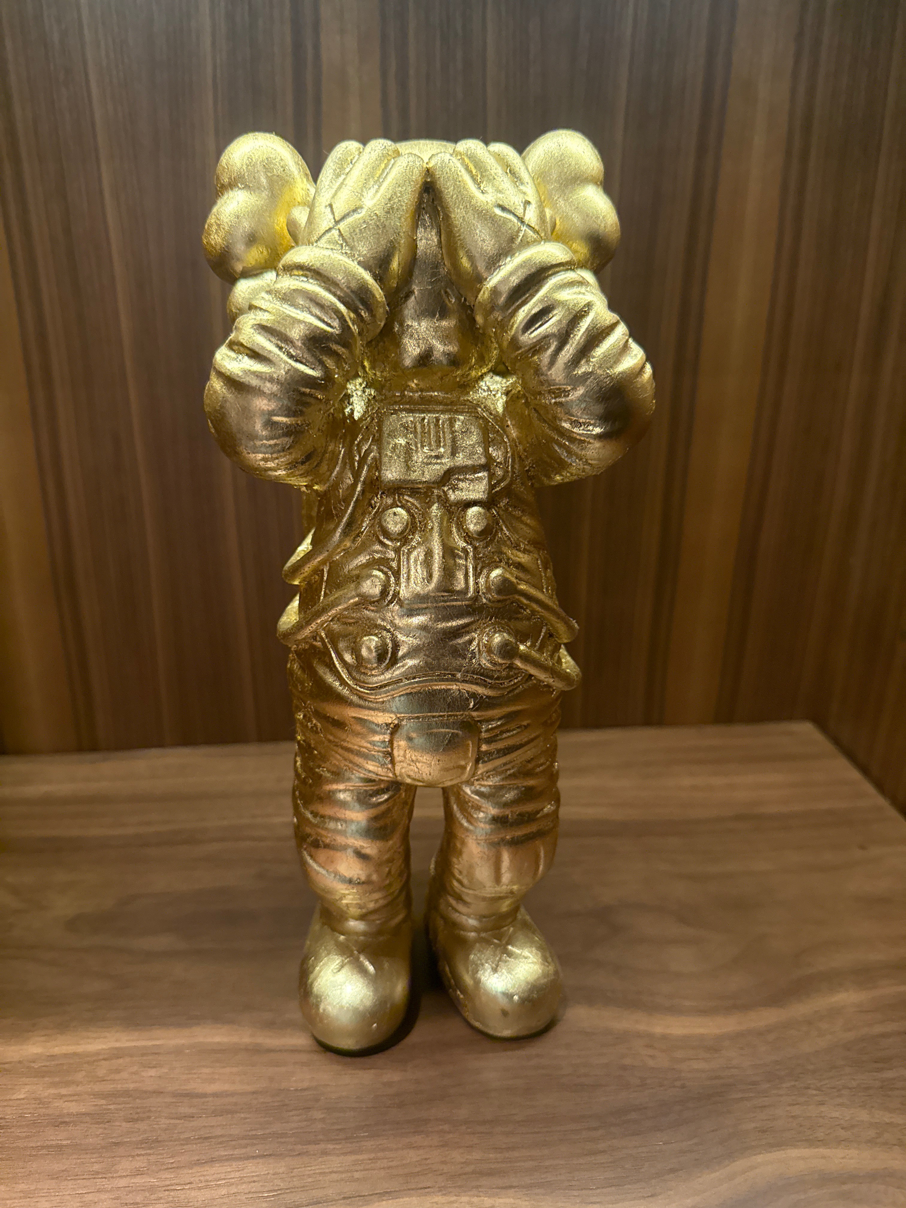 ASTROUNAUTA KAWS HOJA ORO