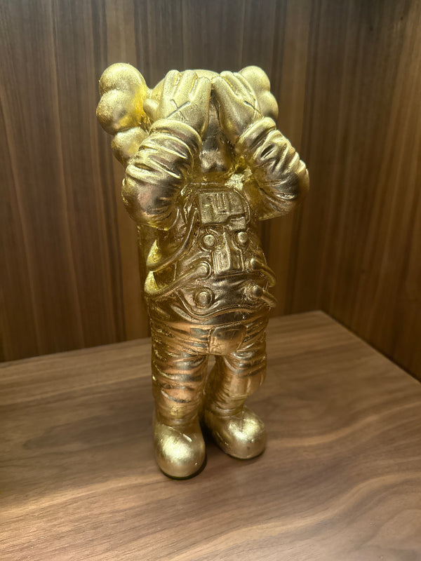 ASTROUNAUTA KAWS HOJA ORO