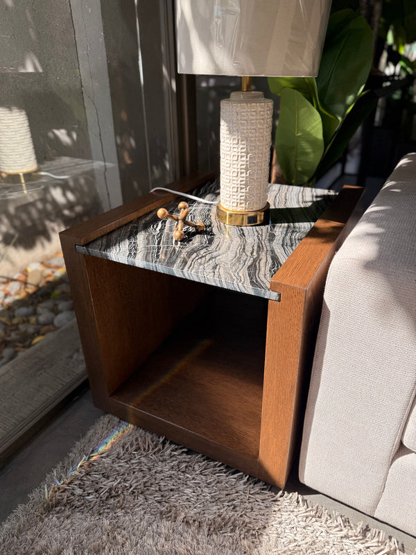 Mesa lateral grapa con mármol