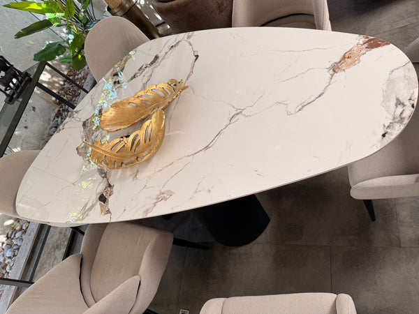 Mesa de comedor irregular