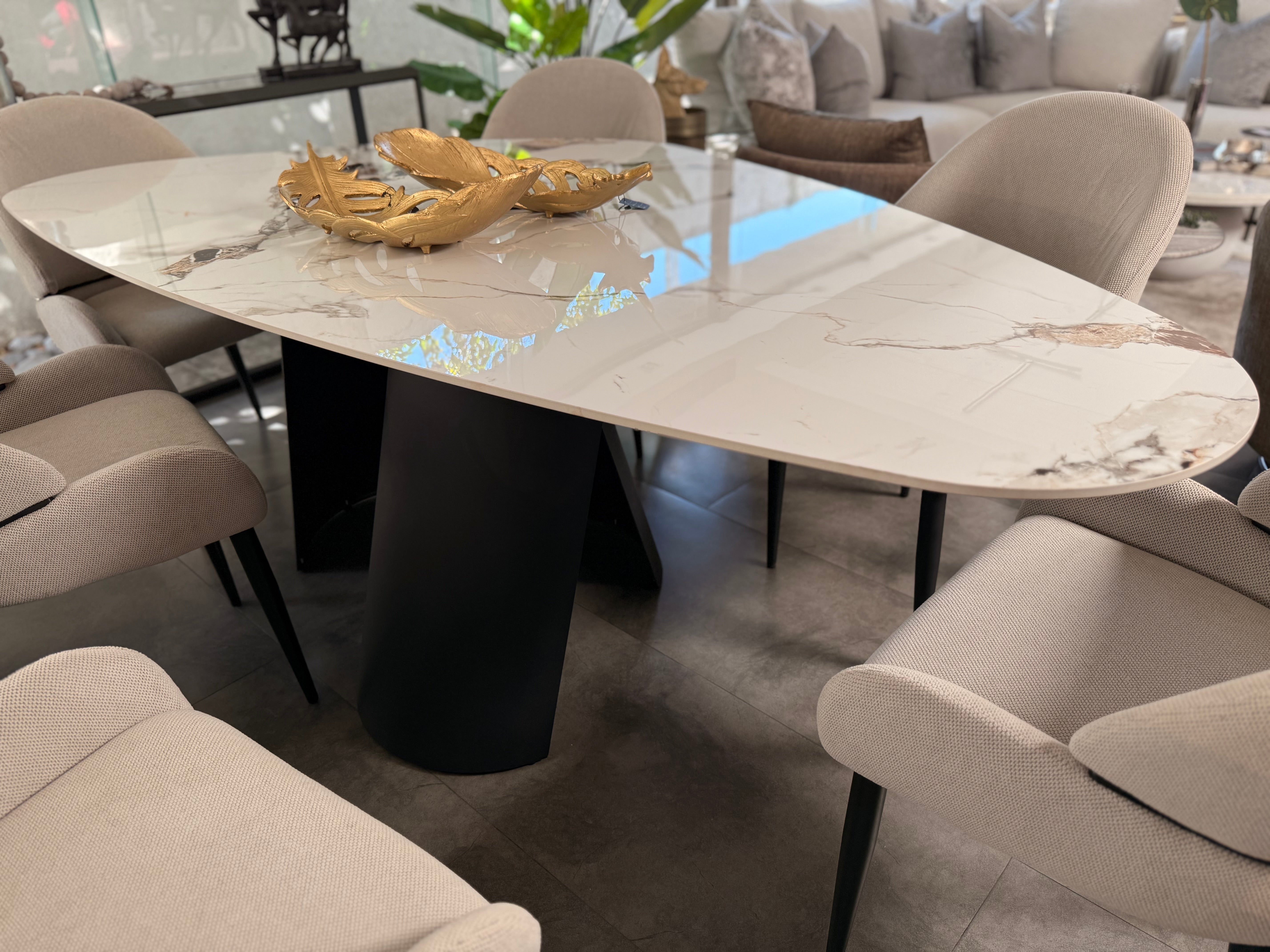 Mesa de comedor irregular